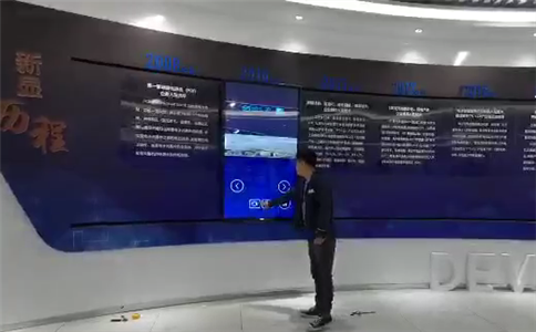 互動滑軌屏應用：讓展廳展示更智能、更有溫度